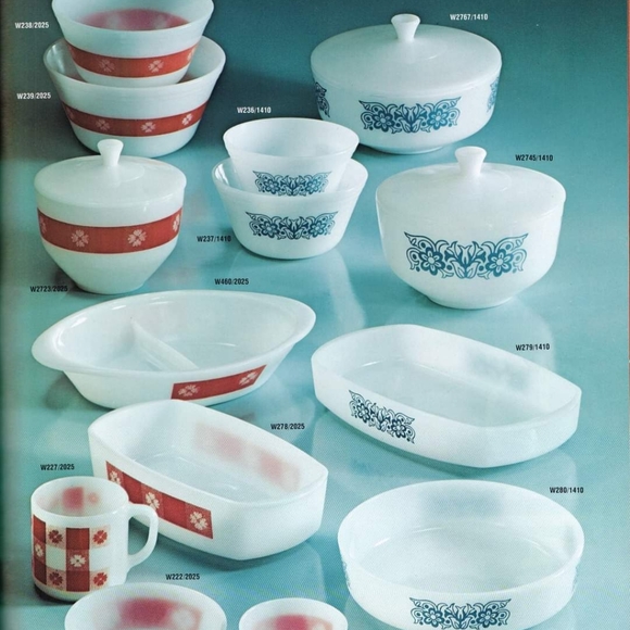 Federal Glass Blue Tulip Casserole Mixing Bowl with Lid - Picture 16 of 16